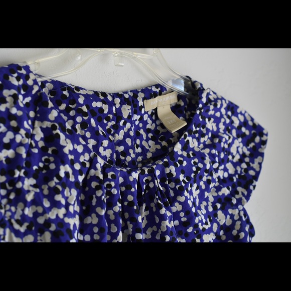 Banana republic blue and white top w/buttons - Picture 2 of 5